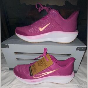 Nike NWT Sz-9.5W Fuchsia & Gold “ComfiRide” Sneakers Casual Everyday Run & Play🌎
